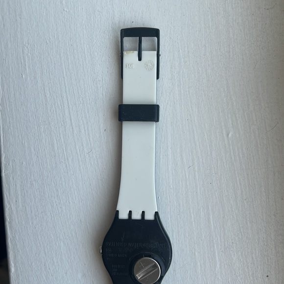 Swatch Original black watch with silver face - Picture 4 of 5